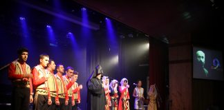 Հայոց Ցեղասպանության 100 – ամյակին նվիրված համերգաշար Իսրայելում Լուսանկարում՝ «Զվարթնոց» հայ երգի մենակատարների խումբն Արիս արքեպիսկոպոս Շիրվանյանի հետ Պետախ Տիկվայի «Շառետ» դահլիճում