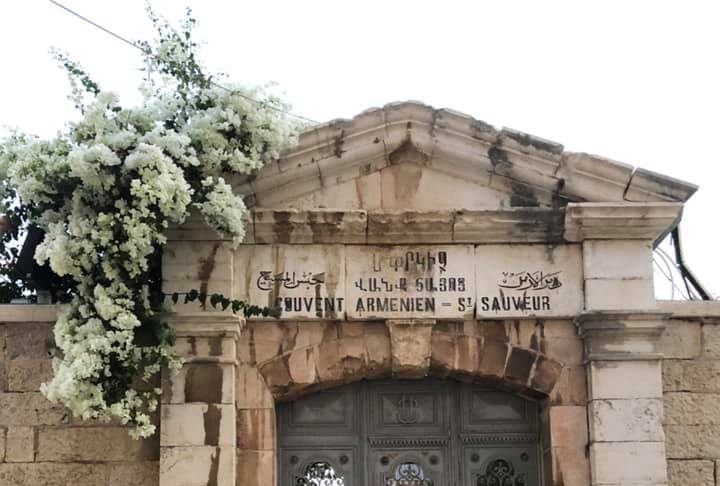 ՈՒխտագնացություն դեպի Արարայի հուշարձան Սուրբ փրկիչ վանքի մուտքը(լուսանկարը Խաչիկ Բեկարյանի)