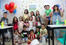 Պետախ Տիկվայի հայկական դպրոցի աշակերտները համընդհանուր կարանտինի պայմաններում ստացան ամանորյա տոպրակներ: Պետախ Տիկվայի հայկական դպրոցի աշակերտներն իրենց ուսուցչուհու՝ Անի Հարությունյանի հետ