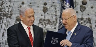 Նեթանյահուն նորից կփորձի կառավարություն կազմել Իսրայելի գործող վարչապետ Բենյամին Նեթանյահուն նախագահ Ռեուվեն Ռիվլինից ստանում է կառավարություն կազմելու լիազորություն, Երուսաղեմ, 25-ը սեպտեմբերի, 2019թ. Իսրայելի գործող վարչապետ Բենյամին Նեթանյահուն նախագահ Ռեուվեն Ռիվլինից ստանում է կառավարություն կազմելու լիազորություն, Երուսաղեմ, 25-ը սեպտեմբերի, 2019թ.