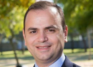 ՀՀ սփյուռքի գործերի գլխավոր հանձնակատար Զարեհ Սինանյանի ամանորյա շնորհավորական նամակը մեր խմբագրությանը Լուսանկարում՝ ՀՀ սփյուռքի գործերի գլխավոր հանձնակատար Զարեհ Սինանյանը