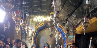 Հայկական կողմը սադրանք է որակում հույն հոգևորականների սարքած կռիվը Սուրբ Ծննդյան տաճարում Իսրայել, Երուսաղեմի Հայոց պատրիարք Նուրհան արքեպիսկոպոս Մանուկյանը և Պատրիարքության միաբանները Բեթղեհեմի Սուրբ Ծննդյան տաճարում, 19 հունվարի, 2020թ.