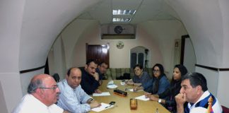 Իսրայելում հայկական կազմակերպությունները կարիքավորներին օգնող մարմին են ուզում ստեղծել Լուսանկարում՝ Երուսաղեմի Դաշնակցական, Ռամկավար կուսակցությունների և «Բարեսիրաց» միության ներկայացուցիչներն Երուսաղեմի Հայոց պատրիարքարանի միաբան Կորյուն վարդապետ Բաղդասարյանի մասնակցությամբ - արխիվ - Երուսաղեմ 2013թ.