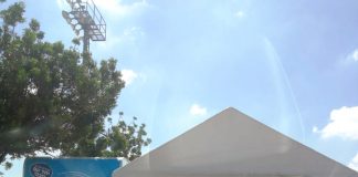 Իսրայելում կորոնավիրուսի 2-րդ ալիքի ֆոնին` կրկին սահմանափակումներ են կիրառվում Լուսանկարում՝ Իսրայելի Պետախ Տիկվա քաղաքի մարզադաշտի մոտ թեստավորում են իրականացնում, 28 հունիսի, 2020թ.