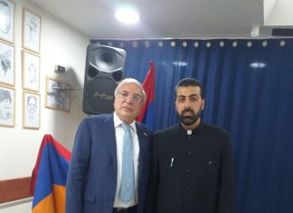 ՀՀ դեսպանի և հյուպատոսի հանդիպումները հայֆայահայերի հետ Լուսանկարում՝ Իսրայելում ՀՀ արտակարգ և լիազոր դեսպան Արմեն Սմբատյանն ու Հայֆայի և հյուսիսային քաղաքների հոգևոր հովիվ Տեր Տիրայր քահանա Հովակիմյանը