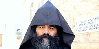 Երուսաղեմի ձեռագրերը Լուսանկարում՝ Սրբոց Հրեշտակապետաց վանքի տեսուչ հայր Ղևոնդ վարդապետ Հովհաննիսյանը