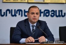 ՀՀ սփյուռքի գործերի գլխավոր հանձնակատարը Ամանորյա շնորհավորանքները «Նաիրի» միությանը Լուսանկարում՝ ՀՀ սփյուռքի գործերի գլխավոր հանձնակատար Զարեհ Սինանյանը