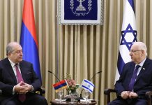 Իսրայելի նախագահը հորդորել է Հայաստանին վերադարձնել ՀՀ Իսրայելում դեսպանին Լուսանկարում՝ Իսրայելի նախագահ Ռյուվեն Ռիվլինը Հայաստանին Հանրապետության նախագահ Արմեն Սարգսյանի հետ