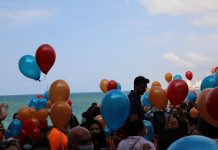 Իսրայելահայերը պահանջում են, որ այդ երկիրը գոնե ժամանակավոր զենք չվաճառի Ադրբեջանին Իսրայելահայերը հայկական դրոշի գույնի փուչիկներ են օդ նետում` ի նշան խաղաղության