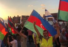 Հայերը թուրք նեոնացիստների ու ադրբեջանցի ազգայնականների գործունեության ակտիվացման փաստերը ներկայացրեցին Պետախ Տիկվայի քաղաքապետին Լուսանկարում՝ ադրբեջանցի նեոնացիստը «Բոզ կուրտի» խորհրդանիշով