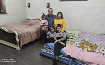 Համայնքային ծրագիրը ևս մեկ ընտանիքի տնակից տեղափոխեց քարաշեն կառույց Լուսանկարում՝ Զաքարյանների ընտանիքը