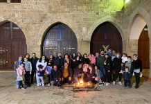 Փետրվարի 26 – ին Երկրի կենտրոնում բնակվող հայերը տոնեցին Տյառնընդառաջի տոնը Լուսանկարում՝ հայերը Սուրբ Նիկողայոս վանքի բակում(լուսանկարը՝ Ռոբերտ Ոհանյանի անձնական արխիվից)