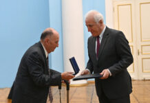 Երուսաղեմի եբրայական համալսարանի պատվավոր պրոֆեսոր Մայքլ Սթոունը պարգևատրվեց Երախտագիտության մեդալով: