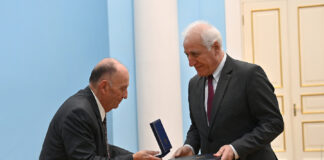 Երուսաղեմի եբրայական համալսարանի պատվավոր պրոֆեսոր Մայքլ Սթոունը պարգևատրվեց Երախտագիտության մեդալով: